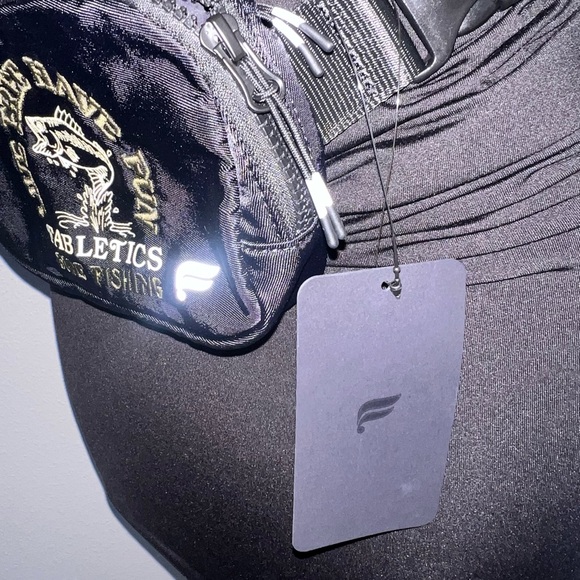 NWT Fabletics The Belt Bag, Black Gone Fishing - Picture 4 of 6